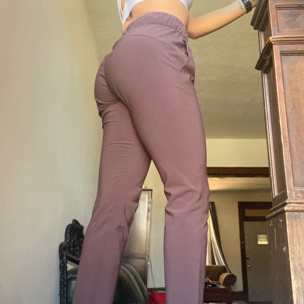 SOLD Lululemon On the Fly Pant size 4